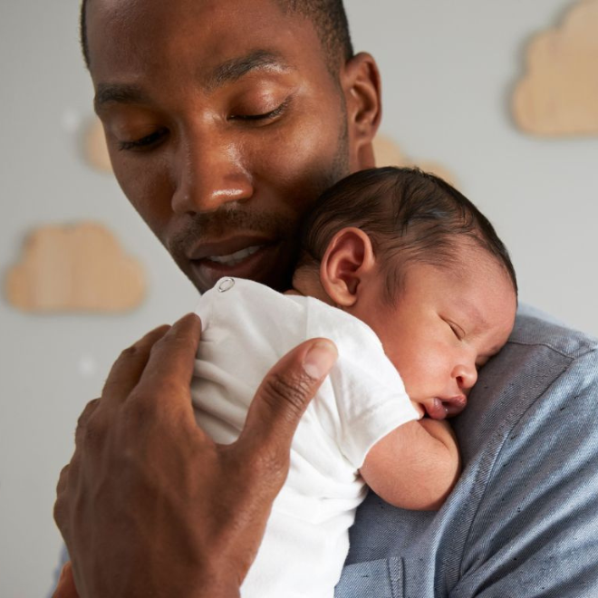 Naissance d’un mouvement national pour l’engagement des pères, dès la grossesse